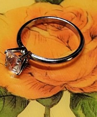 VTG Estate Uncas Mfg Co. Silver Tone Solitaire Cocktail Engagement Ring size 8