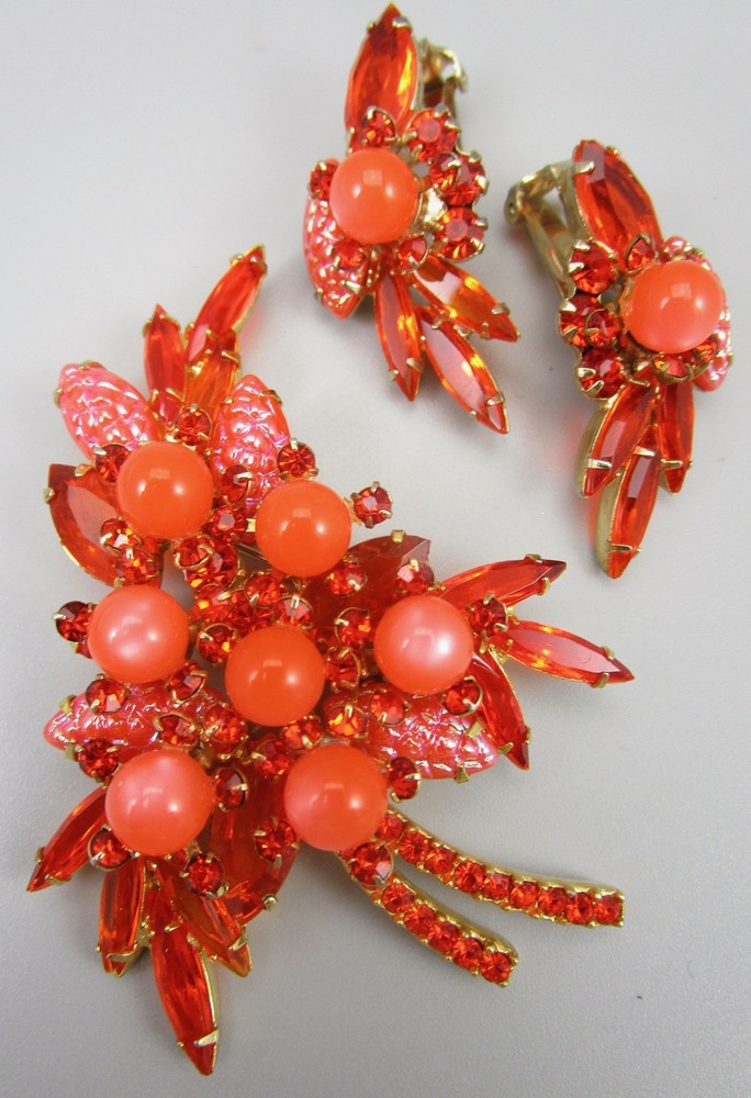 JULIANA DELIZZA & ELSTER ORANGE RHINESTONE MOONGLOW LUCITE BROOCH & EARRINGS SET