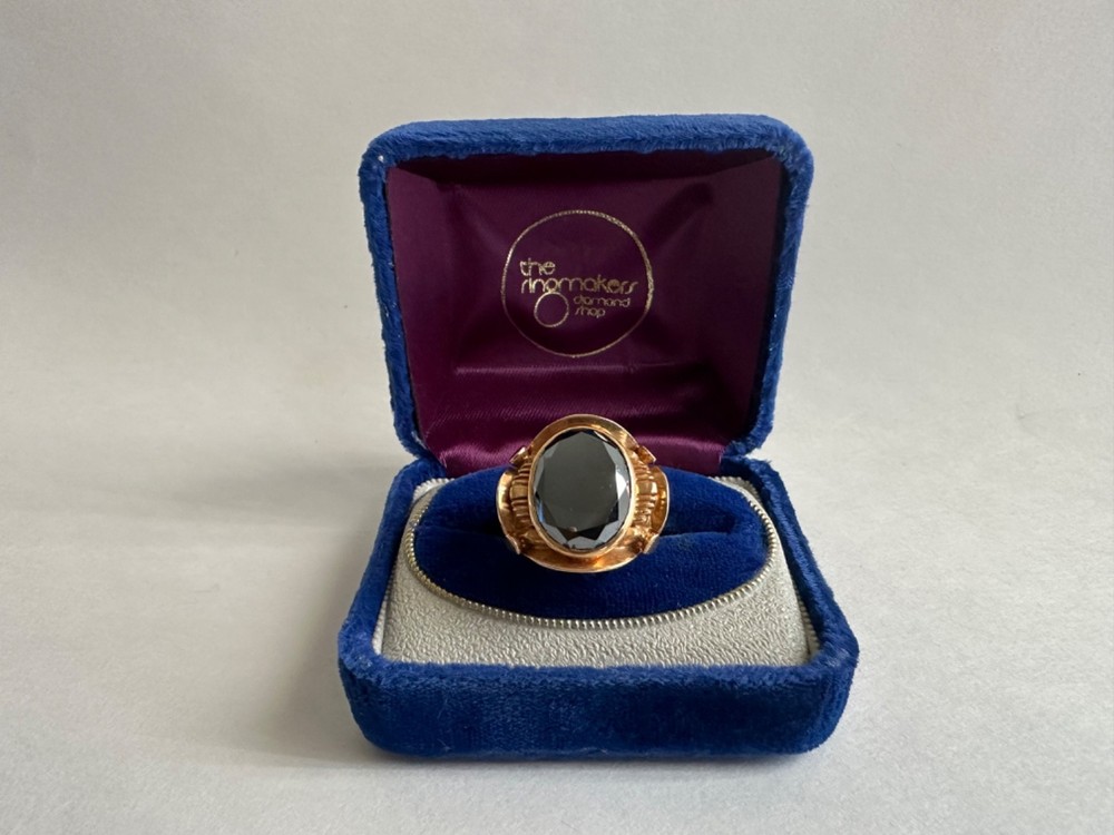 Large 18k Yellow Gold Onyx Old Persian Ring Size: 9.5, 10 grams