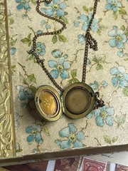 Vintage Gold Filled & Rhinestone Star Locket Necklace Pendant V1896