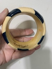 Erwin Pearl, Signed,Hand Painted Chunky Bangle Bracelet 8”in Bangle,Crème& Blue.
