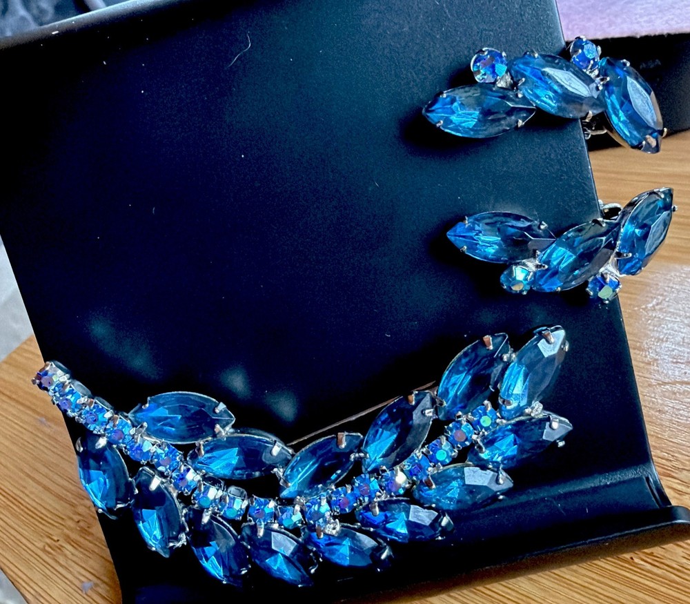 VINTAGE BLUE MARQUISE RHINESTONE AB BROOCH & EARRING SET JULIANA WEISS?