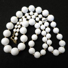 VTG Japan White & Gold Tone Beaded Necklace 30″ Fluoresces Beautiful Graduated