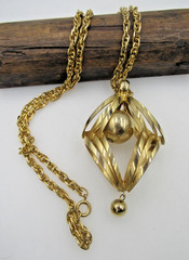 Vintage High End Gold Tone Cage Dangle Ball Bead Pendant 28″ Chain Necklace A1