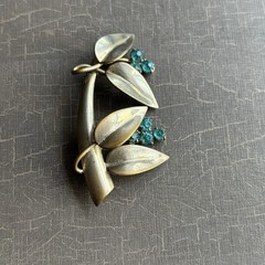 Modern Minimalist Pin Broach Leaves w Berries Silvertone Aquamarine Rhinestones