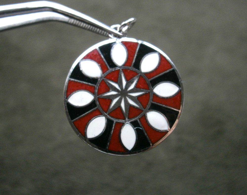 Large Pennsylvania Dutch Good Luck Hex Sign Vintage Silvertone & Enamel Charm 5g