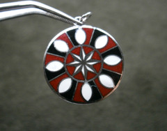 Large Pennsylvania Dutch Good Luck Hex Sign Vintage Silvertone & Enamel Charm 5g