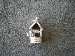 Wishing Well with Pail on Wall Vtg Sterling Silver Bracelet Charm Pendant 1.9g