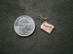 Pendleton The Real West OR Vtg Goldtone Enamel Travel Shield Bracelet Charm 1.1g
