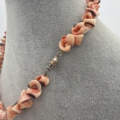 Vintage Luhuanus Shell Necklace Peach Curly Jewelry Hawaiian 16.5″ Barrel Clasp