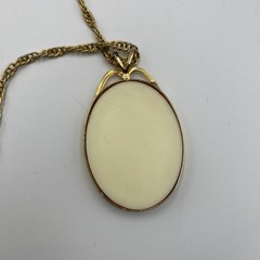 Vintage Floral Roses Cameo Pendant Necklace 23” Rope Chain Gold Tone