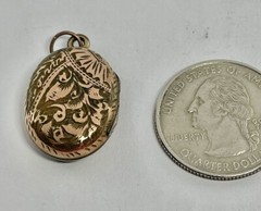 Victorian Rolled Gold Engraved Flowers & Leaf Each Side Different Design Locket