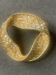 Vintage Brooch Pin Goldtone Rhinestone Wreath Round Career Capsule