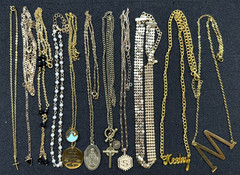 100 pcs Vintage Now Gold Tone Pendants Chains Necklaces Lot Signed & Unsigned
