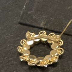 Vintage Smokey Aurora Borealis Rhinestones, Gold Tone Filigree Wreath Brooch.