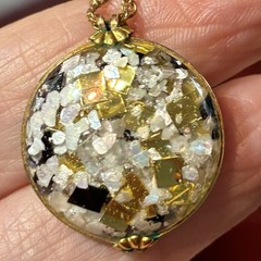 Vintage 12k Yellow Gold Filled Lucite Gold Fleck Confetti GF Pendant Necklace