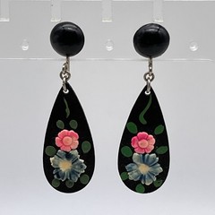 Vintage Black Flower Earrings Tole Painted Floral Screw Backs Teardrop 1.5″