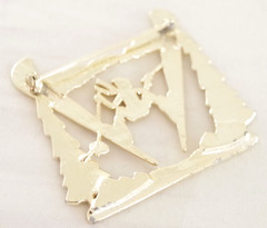 Cool! 2.25″ VTG c1980’s DOWNHILL SNOW SKIER/ SKI JUMPER 2-TONE GOLD BROOCH PIN