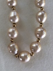 Vintage Metropolitan Museum of Art Faux Lg Pearl Collar Necklace Gold Tone – See