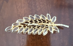VINTAGE JULIANA DELIZZA & ELSTER AMBER and CLEAR RHINESTONE LEAF BOOCH 4″ LONG