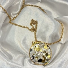 Vintage 12k Yellow Gold Filled Lucite Gold Fleck Confetti GF Pendant Necklace
