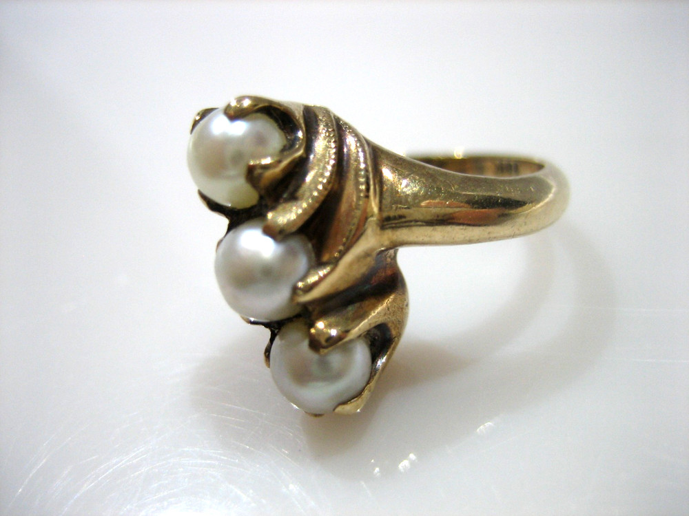 VINTAGE 10K YELLOW GOLD THREE PEARL RING SIZE 3.5