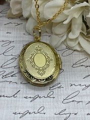 Mauve Peach Vintage DARK ROSE Cameo Locket Pendant Necklace Woman Gold Spring