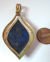 VINTAGE LADIES TEAR SHAPE GOLD TONE WITH BLUE LAPIS STONE PENDANT