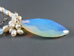 VTG CREAM PEARL NECKLACE Moon Glow Opalite Pendant BEADED w/CLUSTER ACCENT Blue
