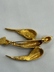 Vintage Hattie Carnegie Flying Bird Brooch Gold Tone Textured Signed 3.25in
