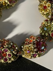 VINTAGE UNSIGNED “ART” GOLD GILT RHINESTONES CRYSTALS LINKED RETRO FLORAL