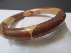 INLAID LIGHT AND DARKER BROWN BANGLE BRACELET VINTAGE 1970’S SQUARE IN CIRCLE