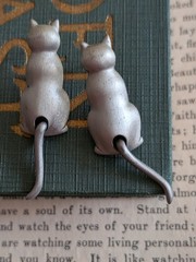 Vtg JJ Dangling Tail Articulated Kitty Cat Kitten Post Earrings Brushed Metal