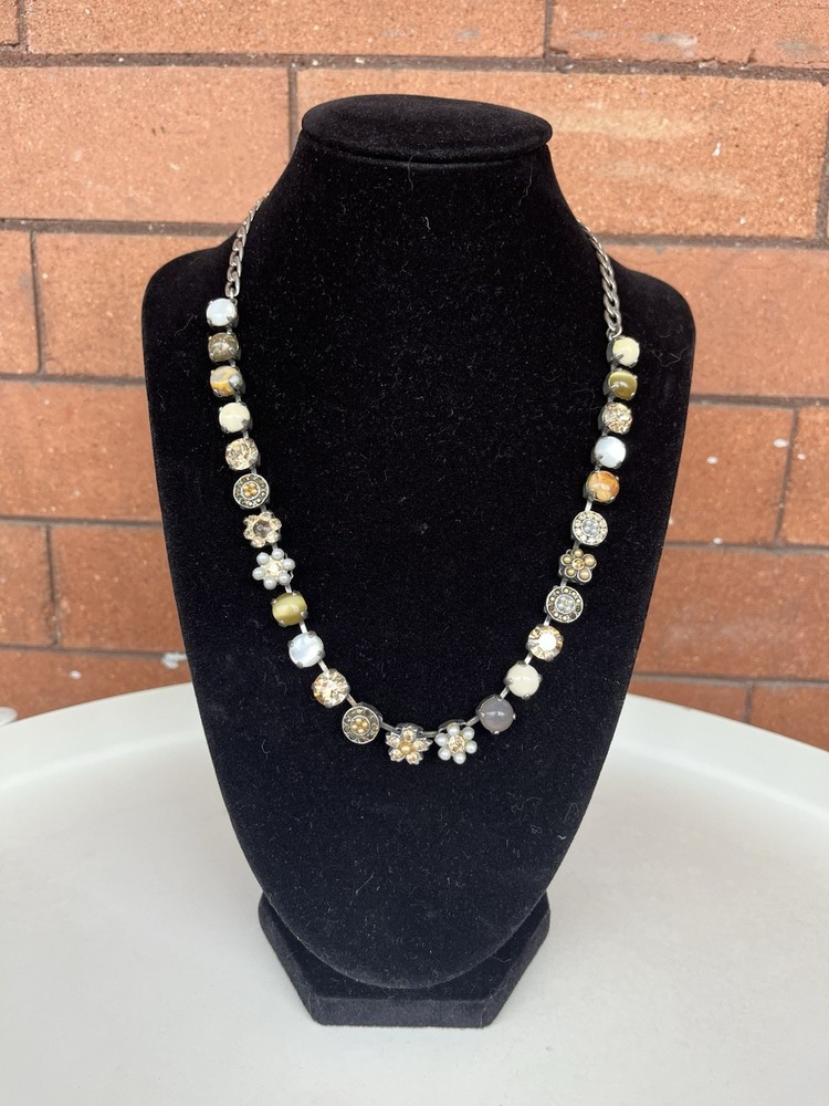 AMARO Designer Tennis Necklace With Flowers, Faceted Crystal And Natural Stones