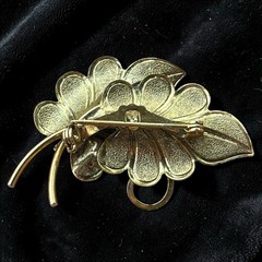 Vintage Ivy Leaf Brooch Pin Goldtone Filigree Etched Detail Garden Fairy MCM 2”