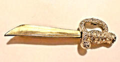 Vintage Rhinestone Sword Brooch Pin Gold Tone Scimitar Saber 3 1/8″ Jewelry