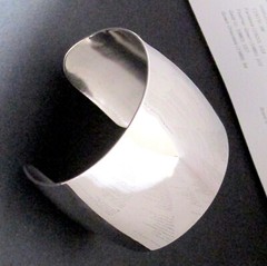 Vtg Runway High Gleam Silver Rhodium MONET 2″ Wide Chic Cuff Bracelet 80s EXC
