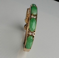 18K YELLOW GOLD JADEITE JADE & DIAMOND OVAL HINGED BANGLE BRACELET SIZE 6”