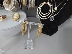 Elegant, Nice Gold/Silver Tone Jewelry Lot Some Signed
