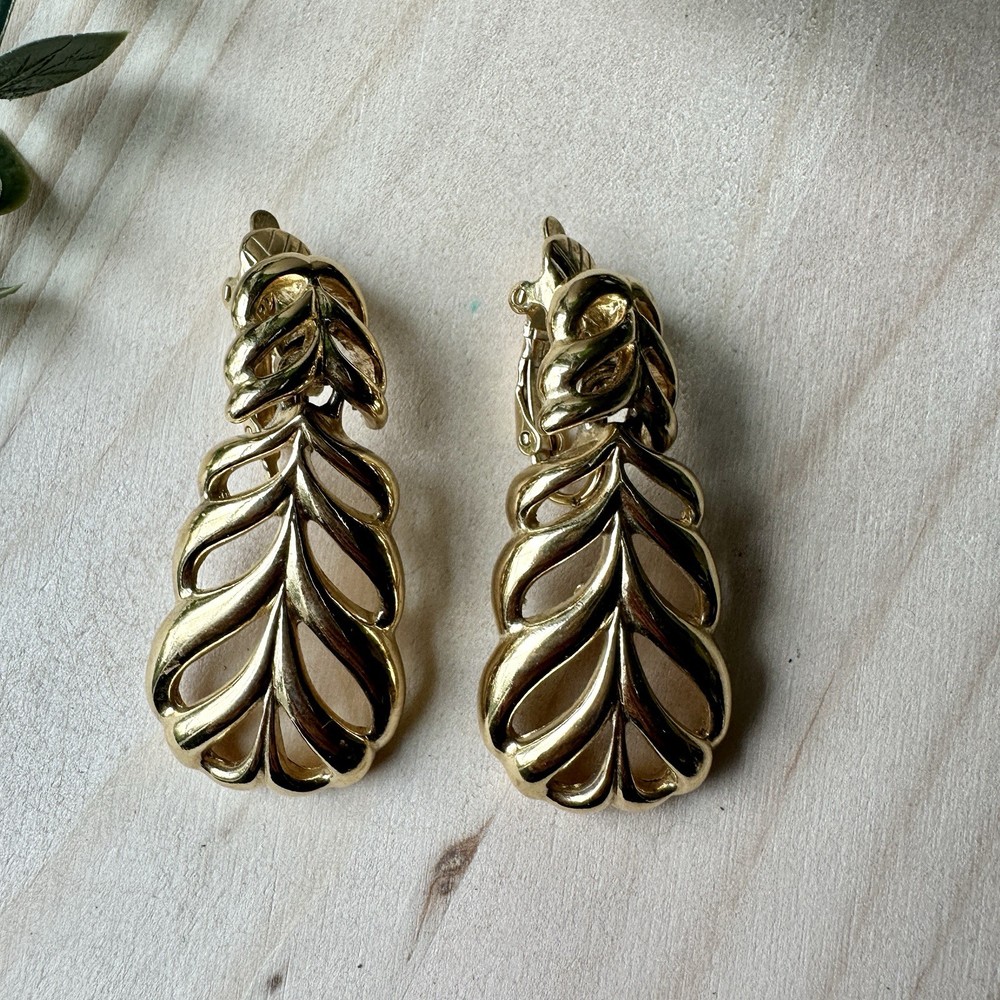 Vintage Trifari Clip Earrings 2 Inch Signed Twice Gold Tone Leaf Filigree Hinged