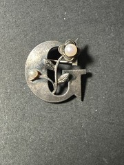 Vtg Sterling Silver Letter ‘G’ & Floral With Pearls Monogram Brooch Pin 3.2g