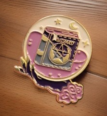 Vtg Rare Pin Brooch Witch Wizard Book Of Spells Pin Moon Stars Conguring O77EUC