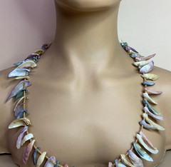 Vintage 1970s-1990s Dyed Shell & Wood Bead Necklace 28″ Screw Barrel Clasp Boho
