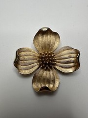 Vintage Gold Trifari Flower Brooch 4.5cm JB9