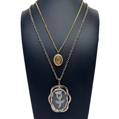Vtg Lot Of 2 Pendant Necklaces Lucite Intaglio Tulip And Lady Remington Locket