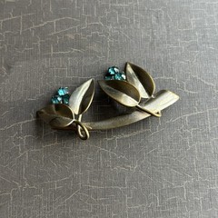 Modern Minimalist Pin Broach Leaves w Berries Silvertone Aquamarine Rhinestones