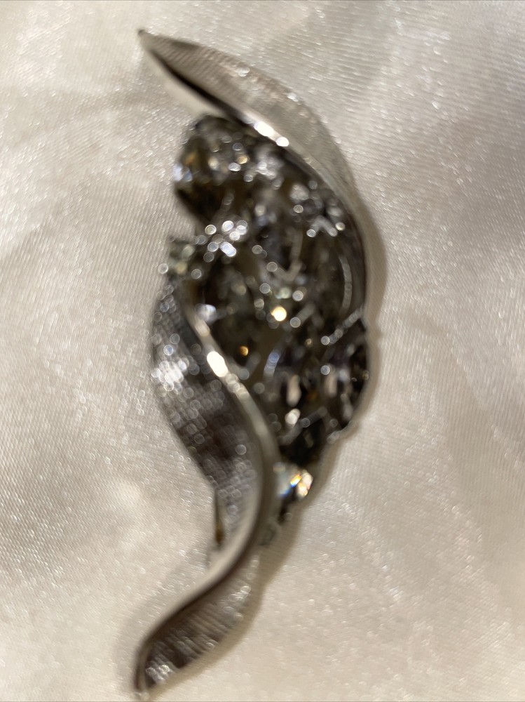 Vintage NAPIER Brooch Silver-plated Metal Blue Diamond Shaped Rhinestones Signed