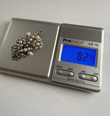 READ Victorian 10K 18K Mixed Metals Pearl Mine Cut Diamonds Leaf Flower Brooch