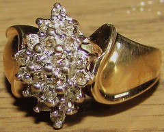 VINTAGE 10K GOLD & DIAMOND CLUSTER RING, 3.1 grams, SIZE 5, SIGNED AM-G