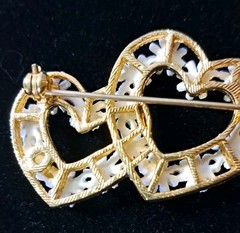 Vintage Daisy Flower Double Heart Brooch Pin Gold Tone Floral Jewelry Valentines